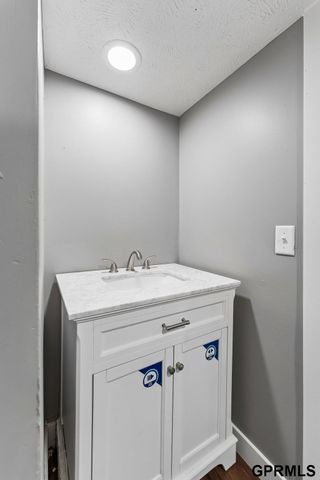 3010 Seward Street, Omaha, NE 68111