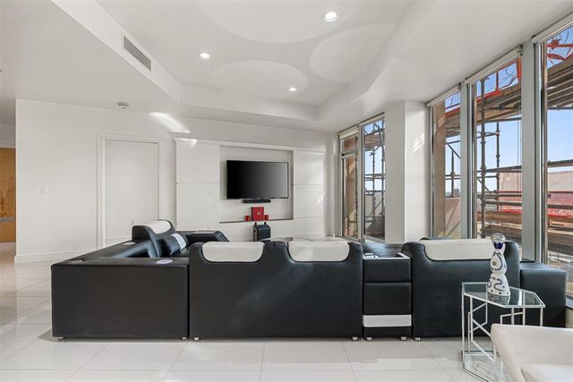 5900 NW Mosteller Drive Drive 102, Oklahoma City, OK 73112