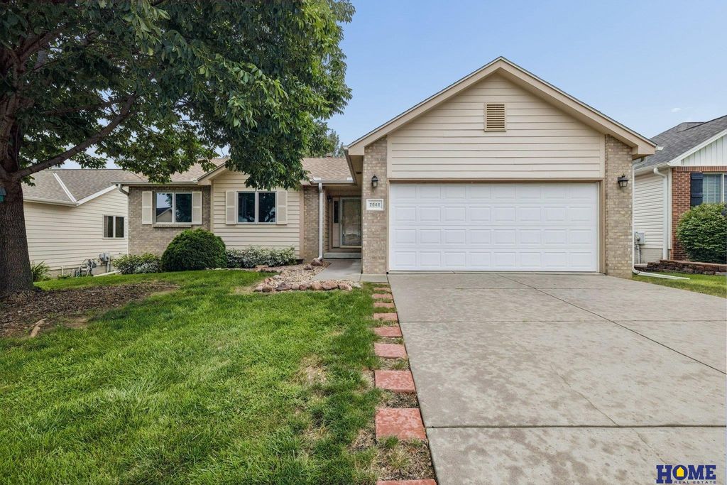 2048 Chloe Lane, Lincoln, NE 68512