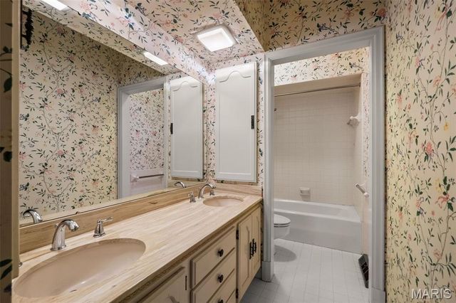 31 Bellerive Country Club Grounds, Town And Country, MO 63141