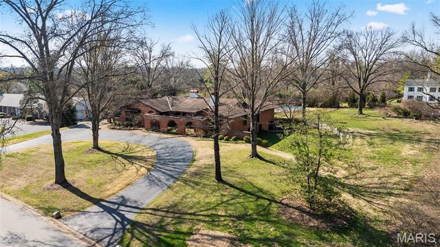 31 Bellerive Country Club Grounds, Town And Country, MO 63141