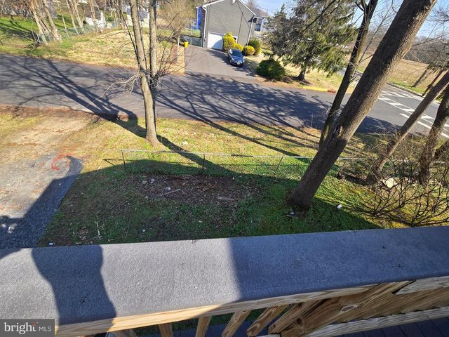 11 HOCKAMICK RD, Cookstown, NJ 08511