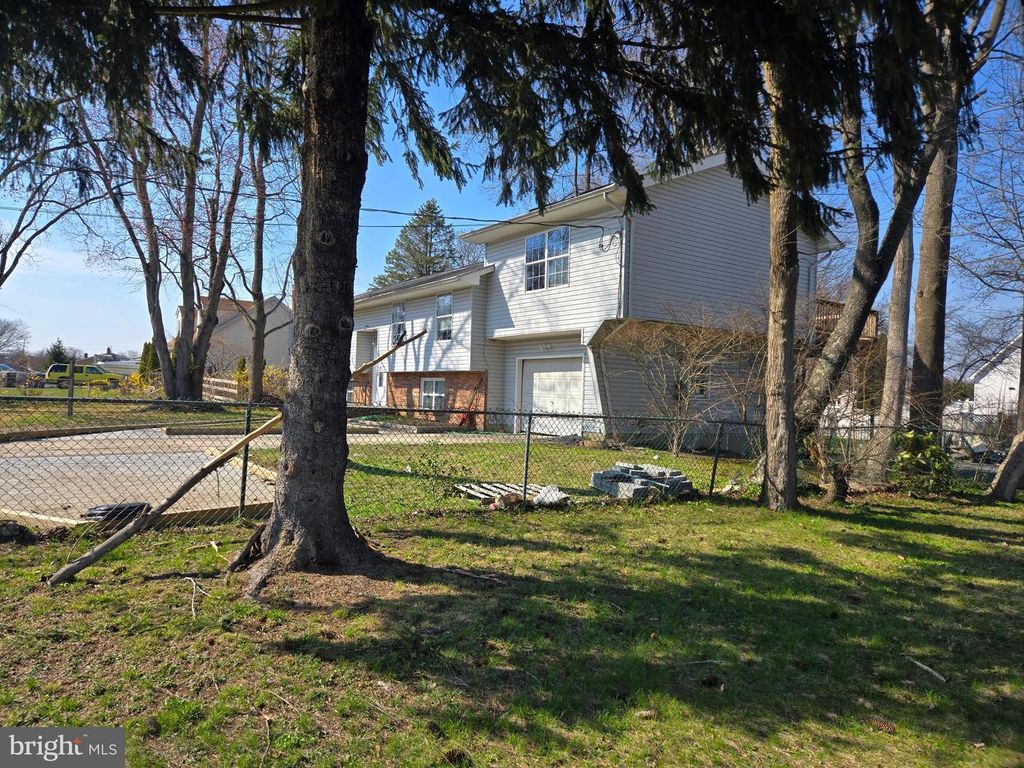 11 HOCKAMICK RD, Cookstown, NJ 08511