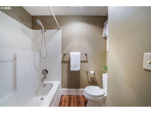 2155 RIDGEWAY Dr, Eugene, OR 97401