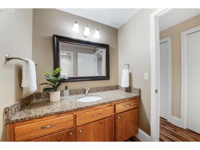 2155 RIDGEWAY Dr, Eugene, OR 97401