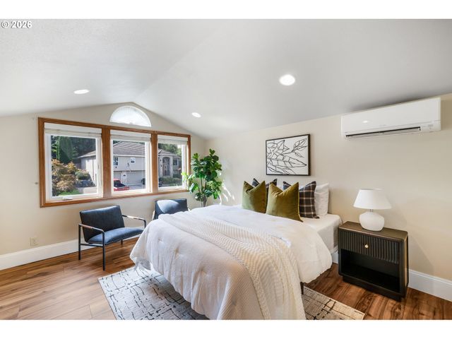 2155 RIDGEWAY Dr, Eugene, OR 97401