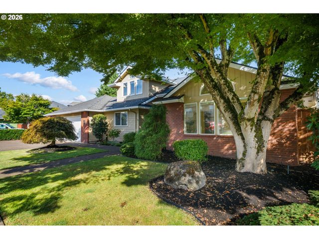 2155 RIDGEWAY Dr, Eugene, OR 97401