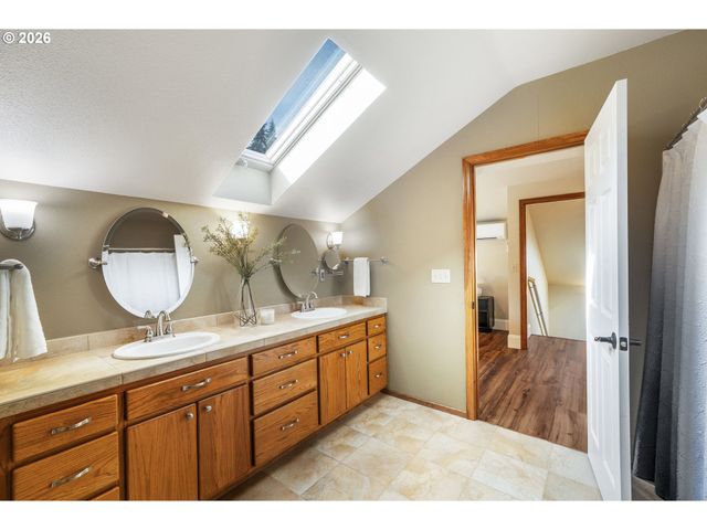 2155 RIDGEWAY Dr, Eugene, OR 97401