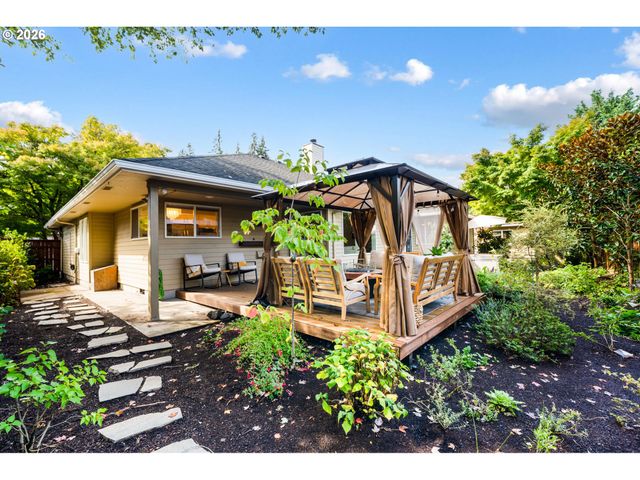 2155 RIDGEWAY Dr, Eugene, OR 97401