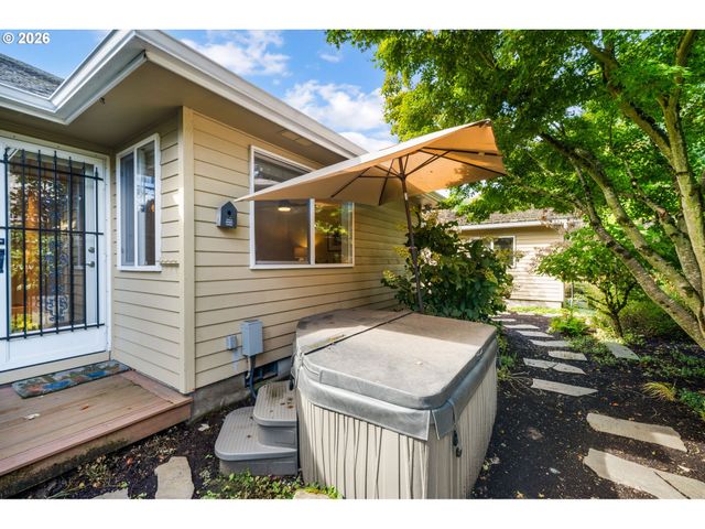 2155 RIDGEWAY Dr, Eugene, OR 97401