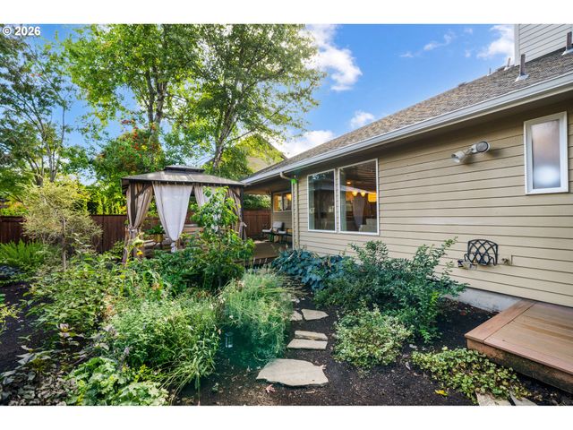 2155 RIDGEWAY Dr, Eugene, OR 97401