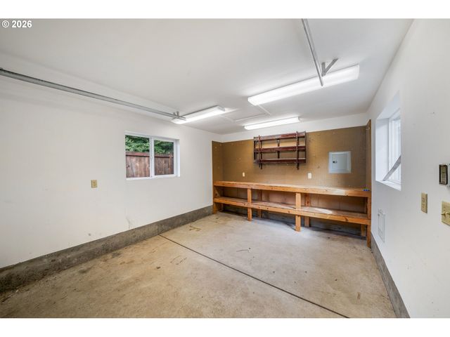 2155 RIDGEWAY Dr, Eugene, OR 97401