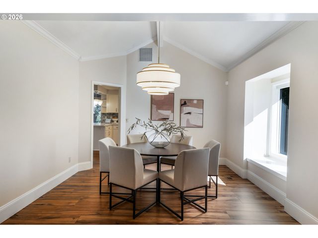 2155 RIDGEWAY Dr, Eugene, OR 97401