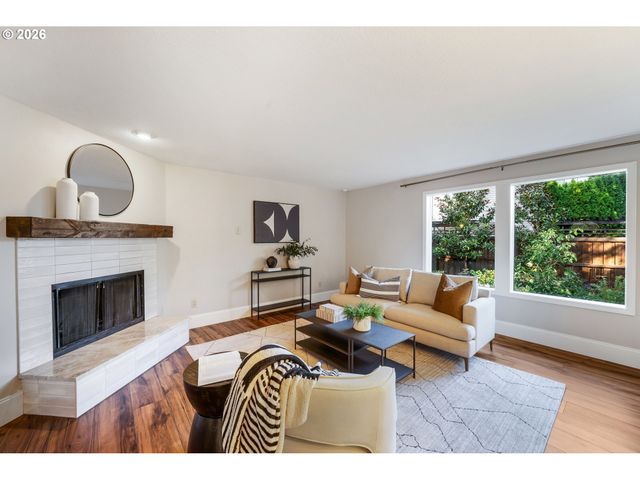 2155 RIDGEWAY Dr, Eugene, OR 97401