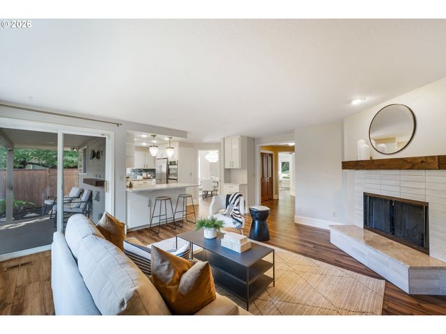 2155 RIDGEWAY Dr, Eugene, OR 97401