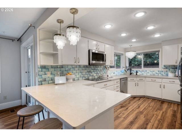 2155 RIDGEWAY Dr, Eugene, OR 97401
