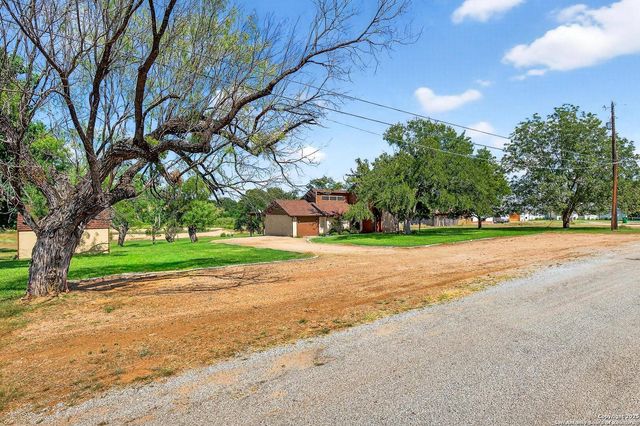 136 Lakeshore, Horseshoe Bay, TX 78657