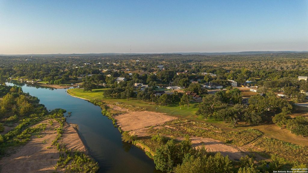 136 Lakeshore, Horseshoe Bay, TX 78657
