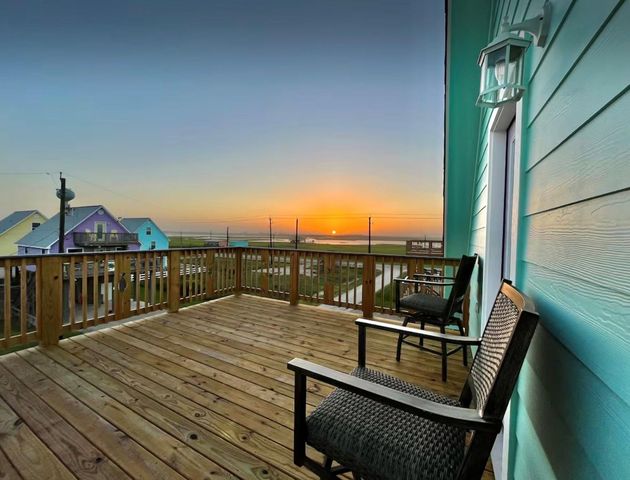 110 Pelican Pl, Surfside Beach, TX 77541