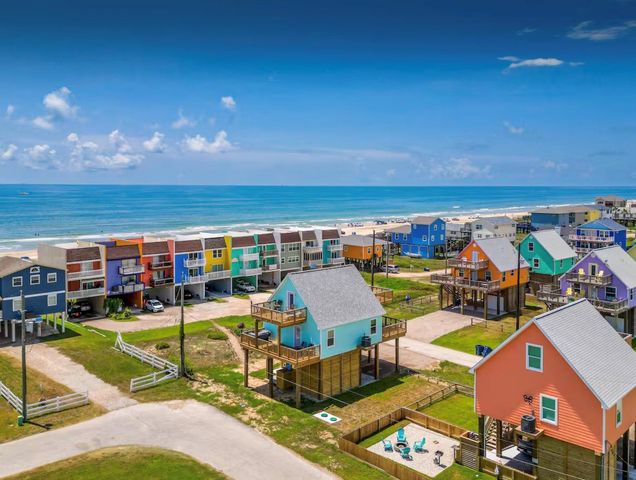 110 Pelican Pl, Surfside Beach, TX 77541