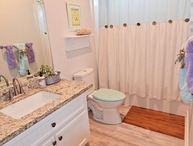 110 Pelican Pl, Surfside Beach, TX 77541