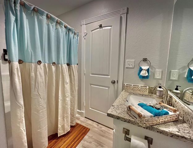 110 Pelican Pl, Surfside Beach, TX 77541