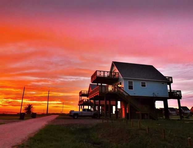 110 Pelican Pl, Surfside Beach, TX 77541