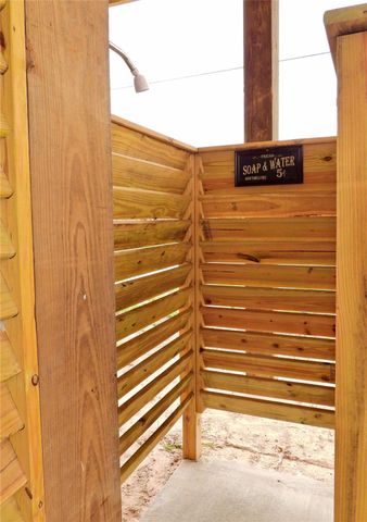 110 Pelican Pl, Surfside Beach, TX 77541