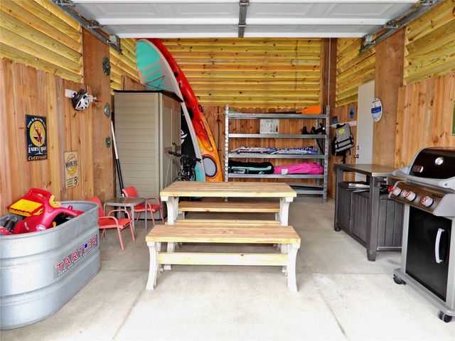 110 Pelican Pl, Surfside Beach, TX 77541