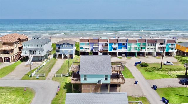 110 Pelican Pl, Surfside Beach, TX 77541