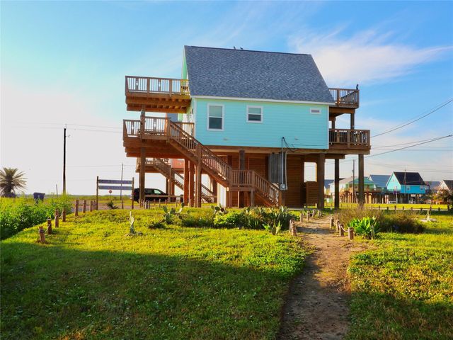 110 Pelican Pl, Surfside Beach, TX 77541