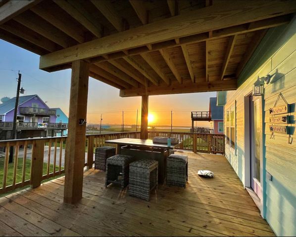 110 Pelican Pl, Surfside Beach, TX 77541