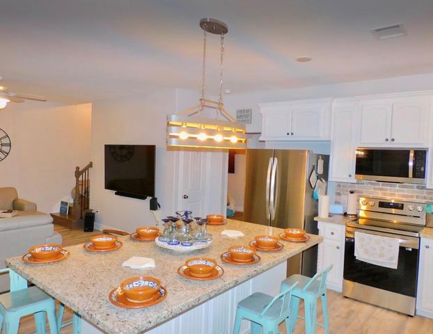 110 Pelican Pl, Surfside Beach, TX 77541