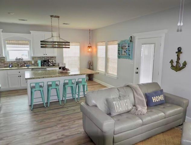 110 Pelican Pl, Surfside Beach, TX 77541