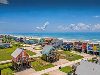 110 Pelican Pl, Surfside Beach, TX 77541