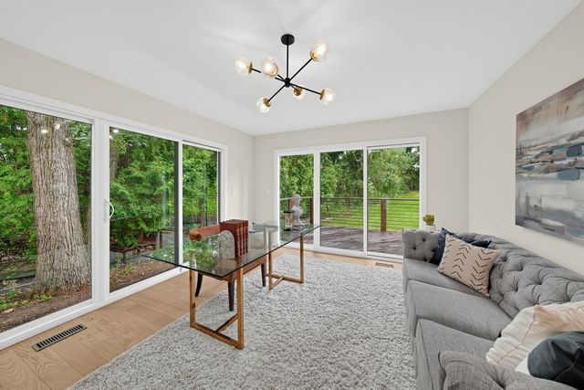 152 Oakmont Drive, Deerfield, IL 60015