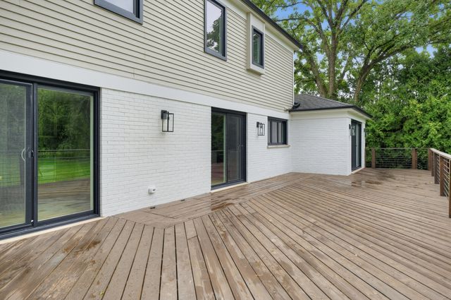 152 Oakmont Drive, Deerfield, IL 60015