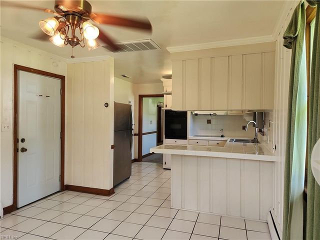 412 Hartsdale RD, Virginia Beach, VA 23462