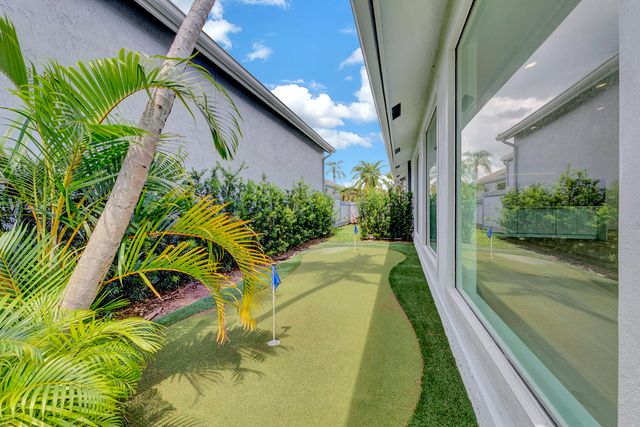 13878 Palm Grove Place, Palm Beach Gardens, FL 33418