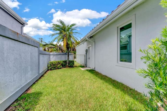 13878 Palm Grove Place, Palm Beach Gardens, FL 33418