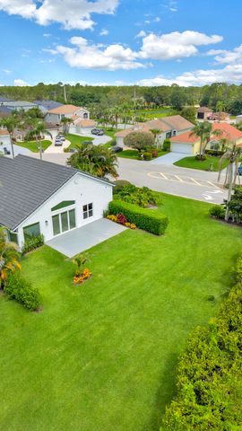 13878 Palm Grove Place, Palm Beach Gardens, FL 33418