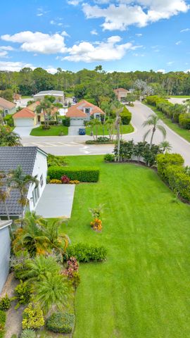 13878 Palm Grove Place, Palm Beach Gardens, FL 33418