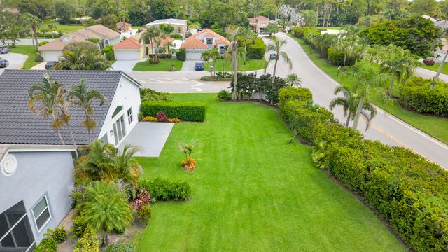 13878 Palm Grove Place, Palm Beach Gardens, FL 33418