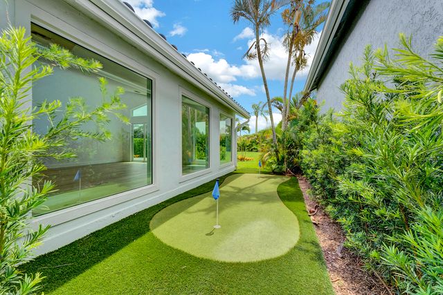 13878 Palm Grove Place, Palm Beach Gardens, FL 33418