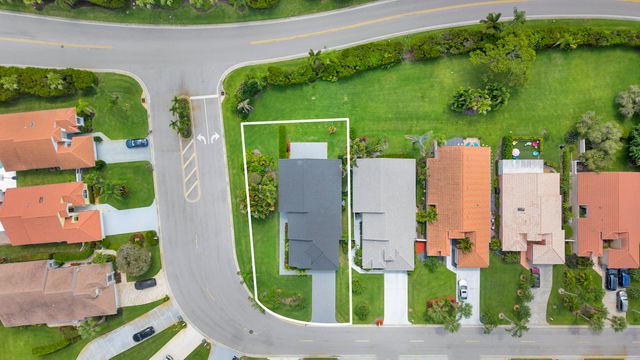 13878 Palm Grove Place, Palm Beach Gardens, FL 33418