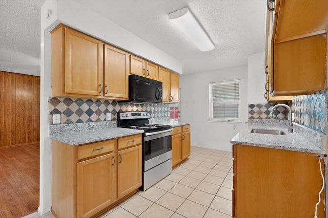 4512 Tiptop Street, Haltom City, TX 76117