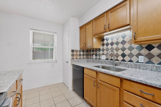 4512 Tiptop Street, Haltom City, TX 76117