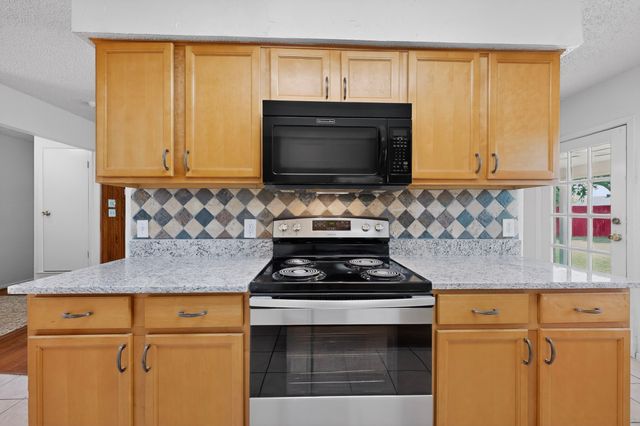 4512 Tiptop Street, Haltom City, TX 76117