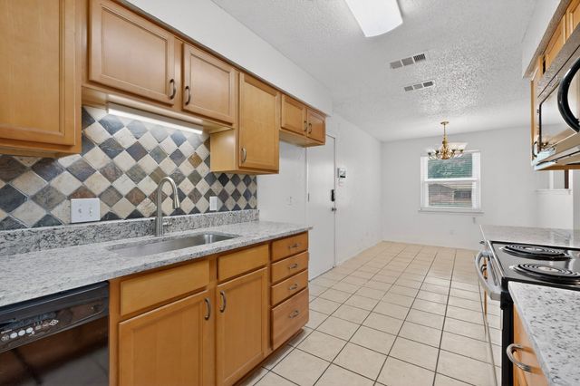 4512 Tiptop Street, Haltom City, TX 76117