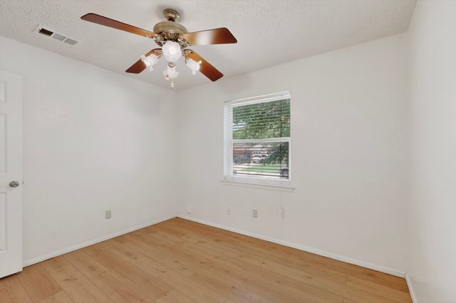 4512 Tiptop Street, Haltom City, TX 76117